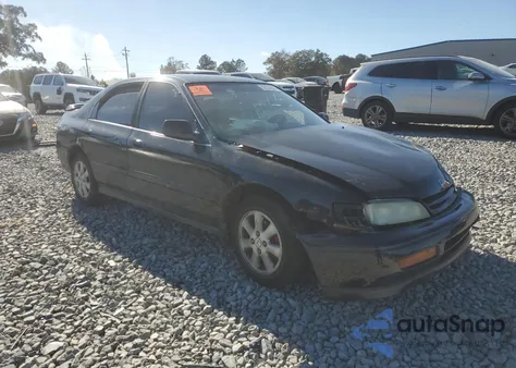 1995 Honda Accord Lx z USA, uszkodzony, nr VIN 1HGCD5638SA083725